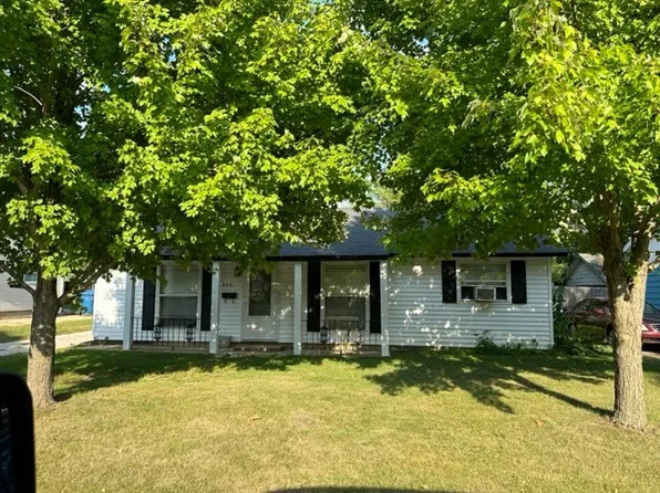 328 Robinson Dr, Morris, IL 60450