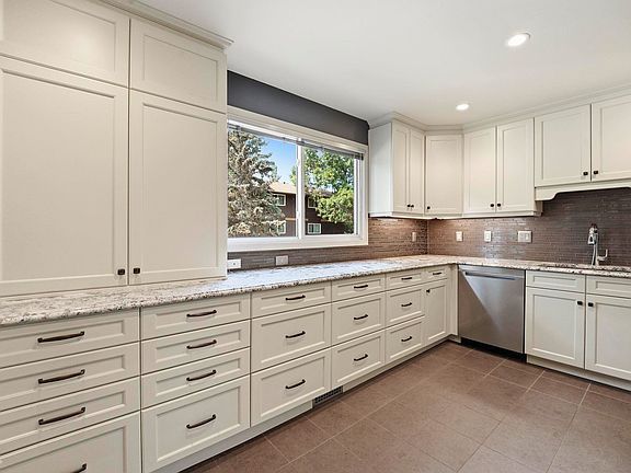 2nd image of 48 Glaewyn Est