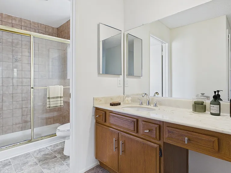 11641 Valley Spring Lane Apartments — Photo 10