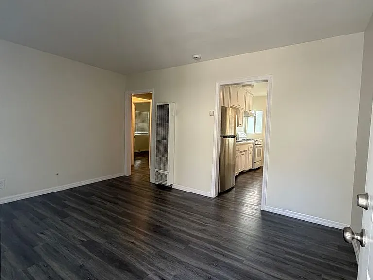 13729 Penn St — Photo 2