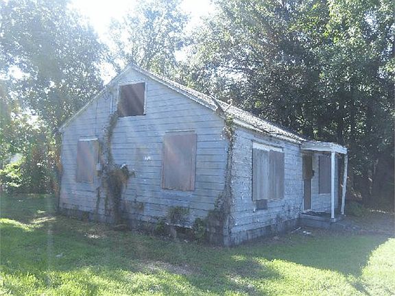 3rd image of 44 Cypress Dr