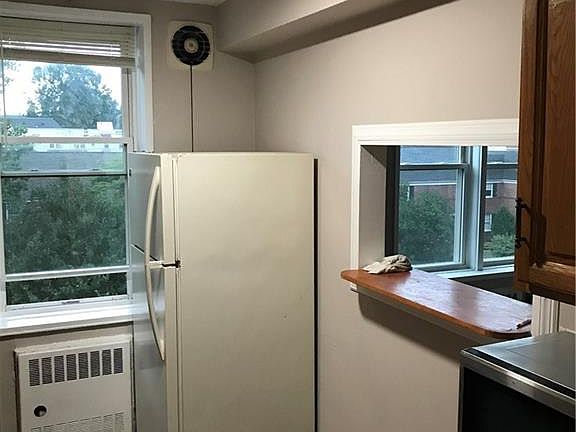 2nd image of 7 4th St APT 3D