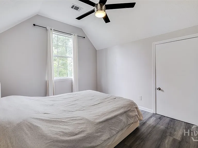 110 Embassy Ct — Photo 36
