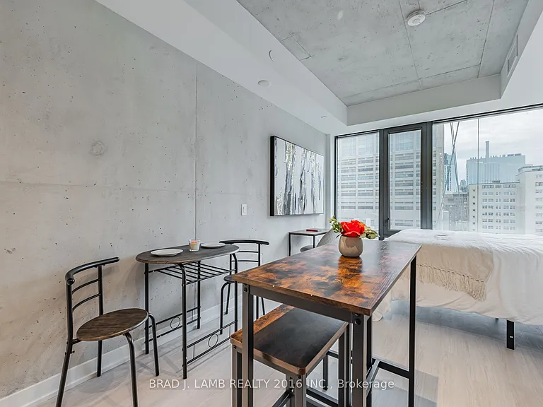 195 McCaul St #1005 — Photo 8