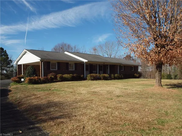 206 Oak Leaf Rd, Asheboro, NC 27205