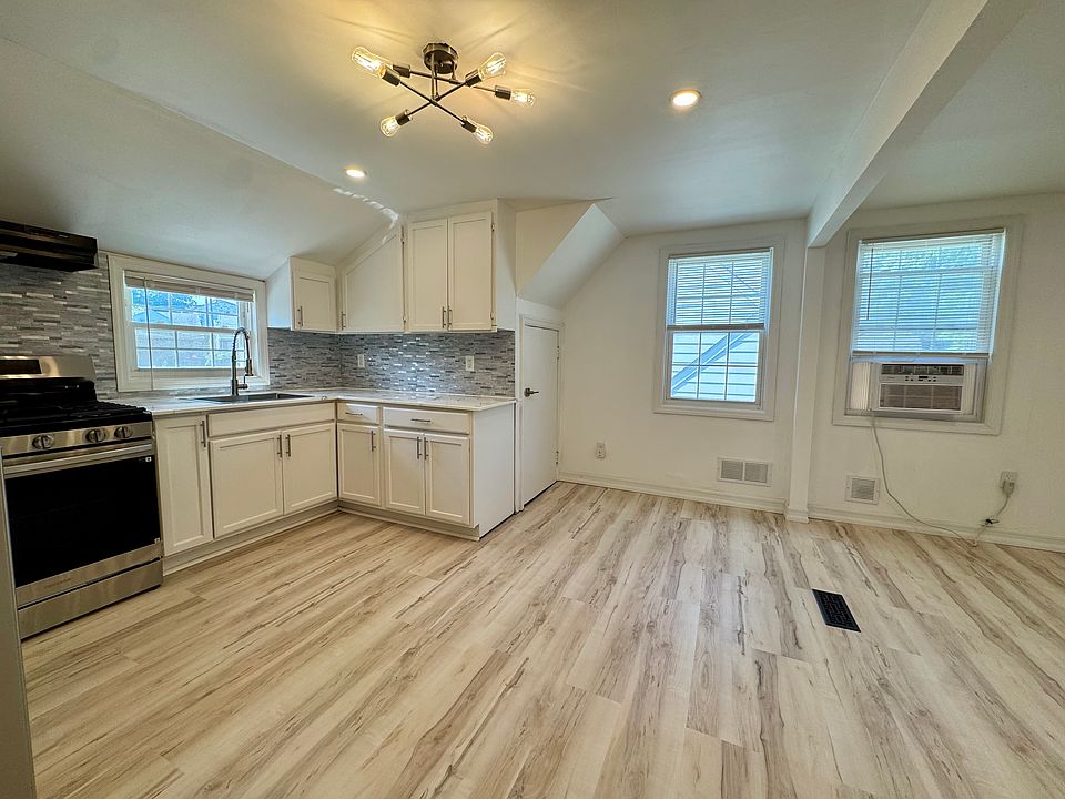 VIEW FROM ENTERANCE -OPEN KITCHEN AND LIVING ROOM