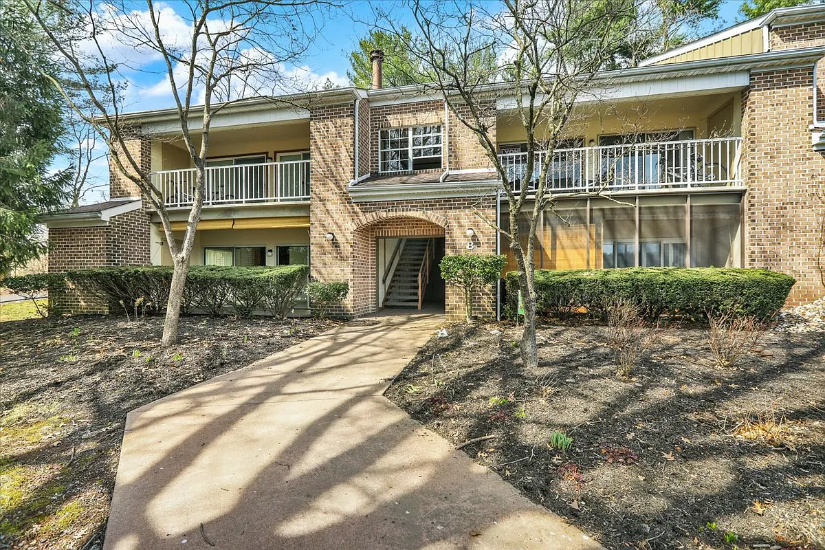 2 bed, 1228 sqft, $1,695 — Photo 1