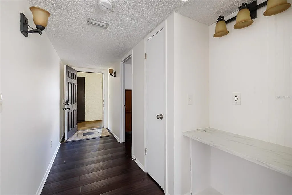 2 bed, 2.0 bath, 1035 sqft, $2,200 — Photo 3