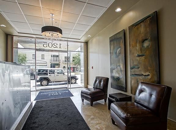 3rd image of 1205 Saint Charles Ave APT 303