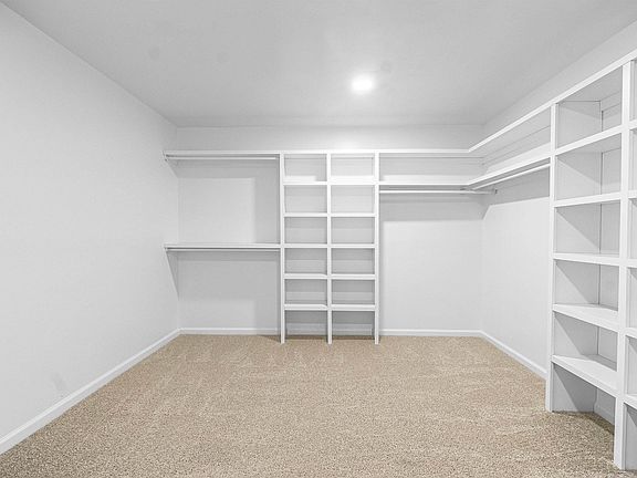 5th image of 4056 Clovis Cv