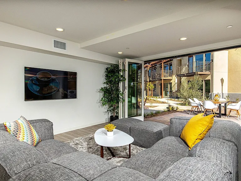 Creekside Apartments — Photo 14