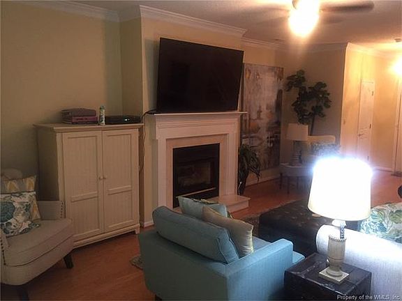 3rd image of 3852 Cromwell Ln #0