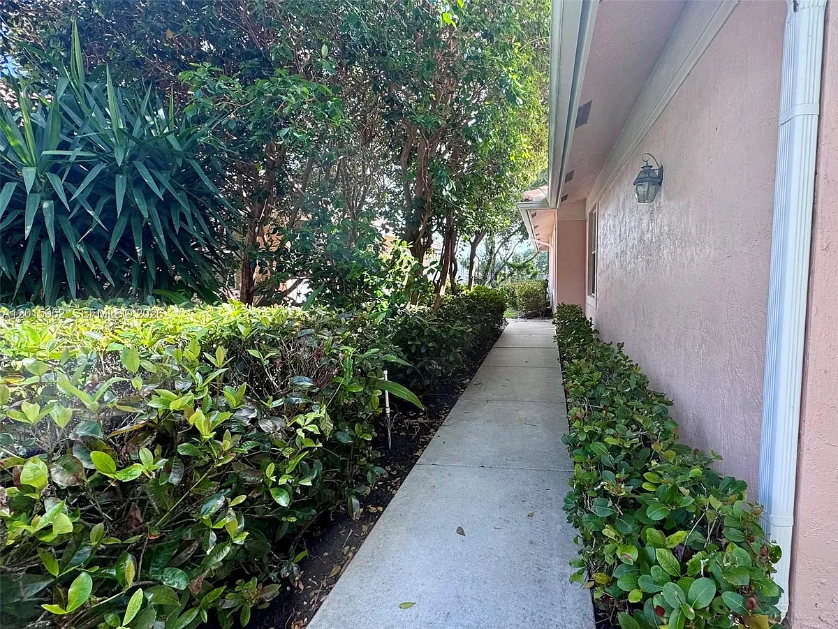 Building Photo - 2450 S Coral Trace Cir