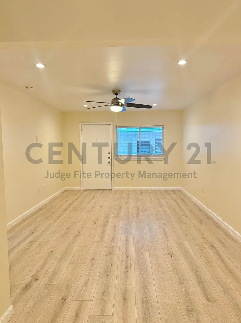 Mid-Century Modern 2/2 in PRIME Dallas Location For Rent! — Photo 2
