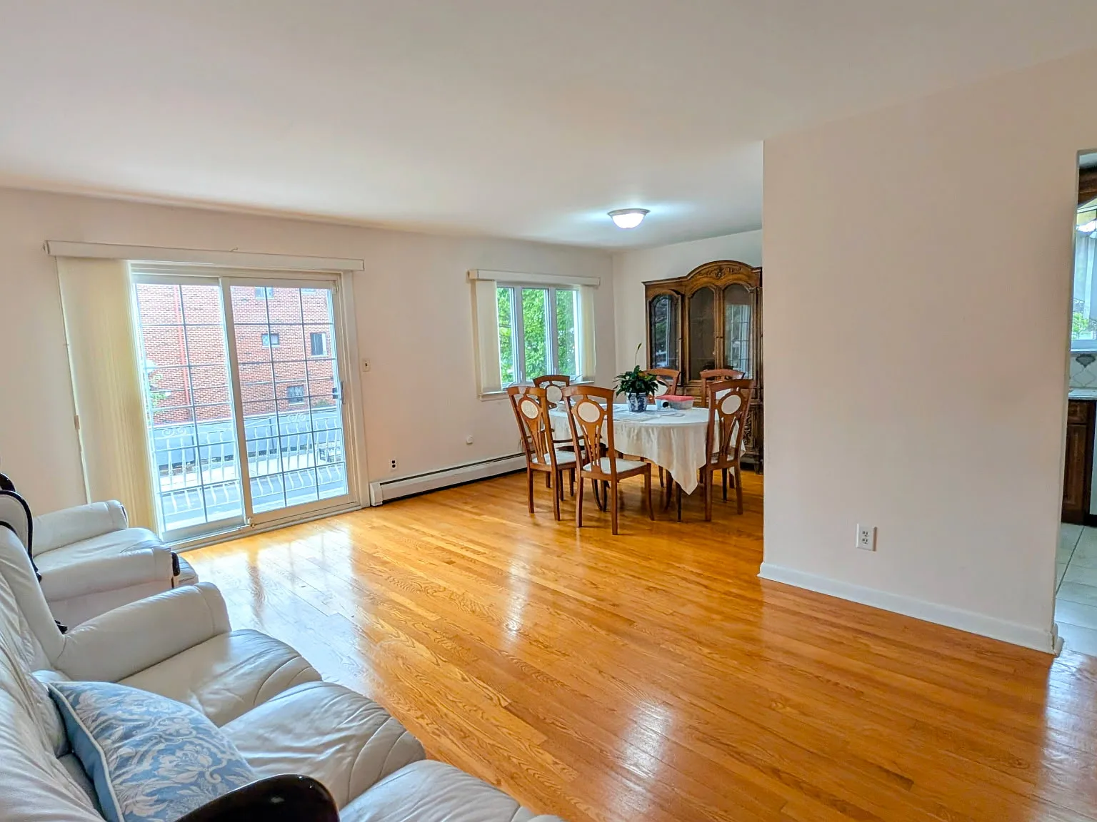 3 bed, 1100 sqft, $3,500 — Photo 3