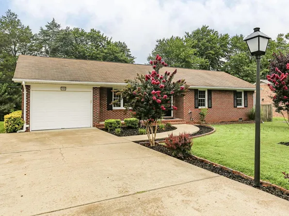 305 Sycamore Dr, Fredericksburg, VA 22408
