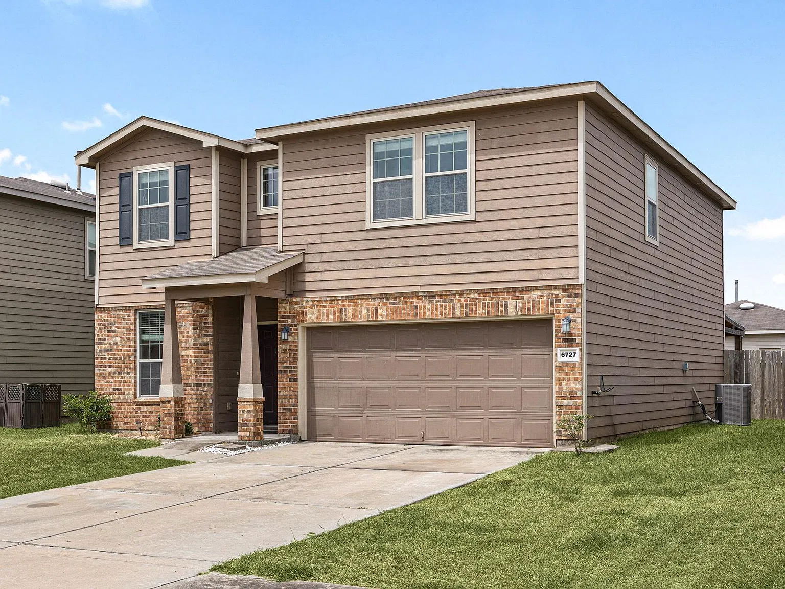 4 bed, 2.5 bath, 2446 sqft, $2,300 — Photo 4