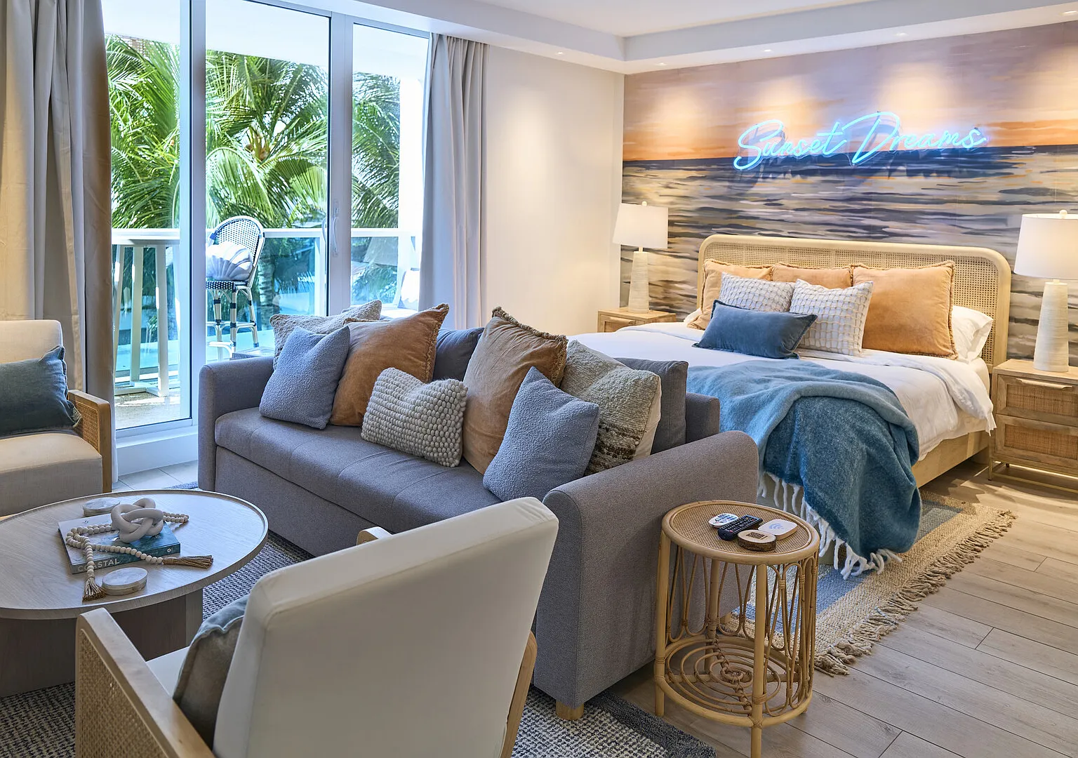 Coastal Sunset Hideaway - Your Extended-Stay Oasis in Miami Beach — Photo 1