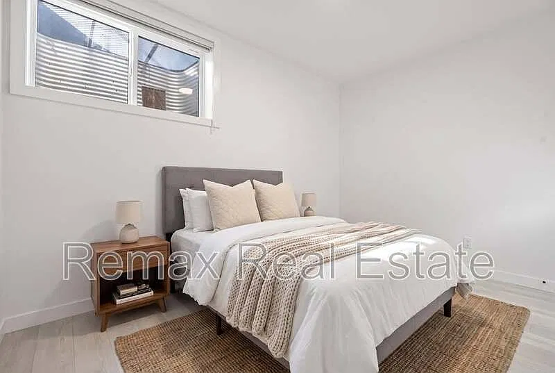 2 bed, 1.0 bath, 700 sqft, $1,550 — Photo 2