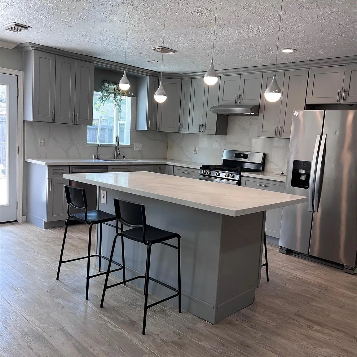 3 bed, 2.0 bath, 1626 sqft, $1,700 — Photo 3