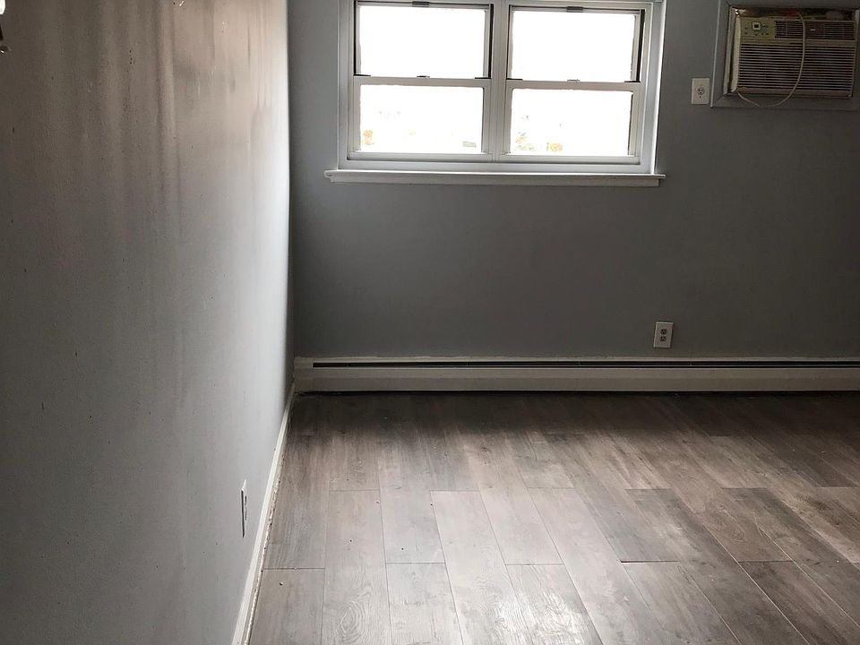 2nd image of 831 Cedar Ave APT P4