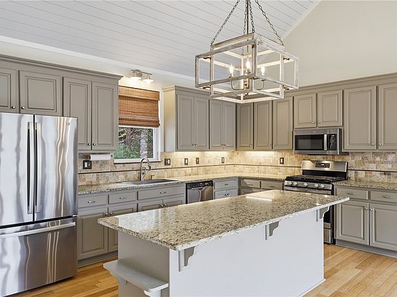 3rd image of 209 Falcon Crest Way