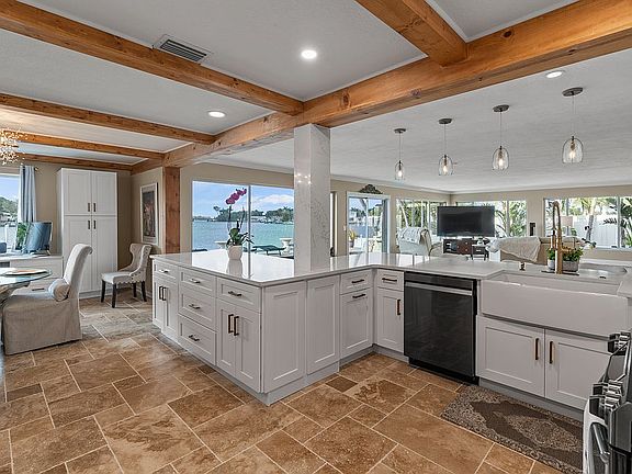 3rd image of 911 Eden Isle Dr NE