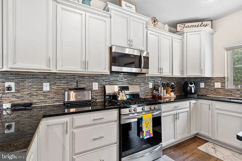 3 bed, 4.0 bath, 2526 sqft, $3,500 — Photo 4