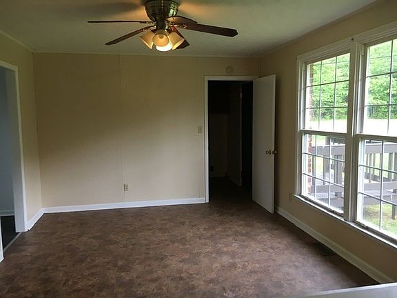 4th image of 1033 Twin Pine Rd