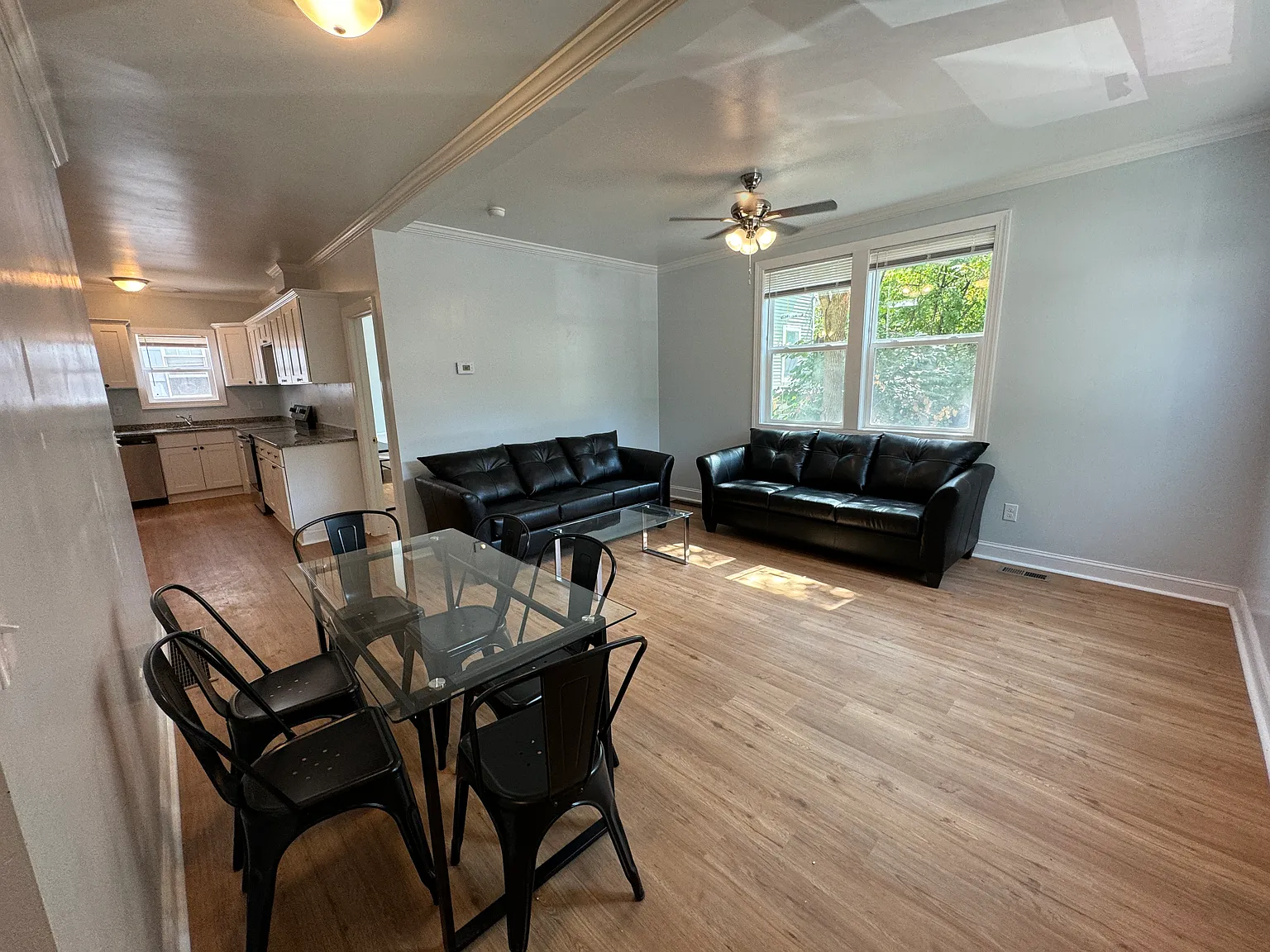 7 bed, 1300 sqft, $7,000 — Photo 2