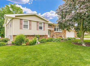 805 Crestview Ct, Monticello, IL 61856