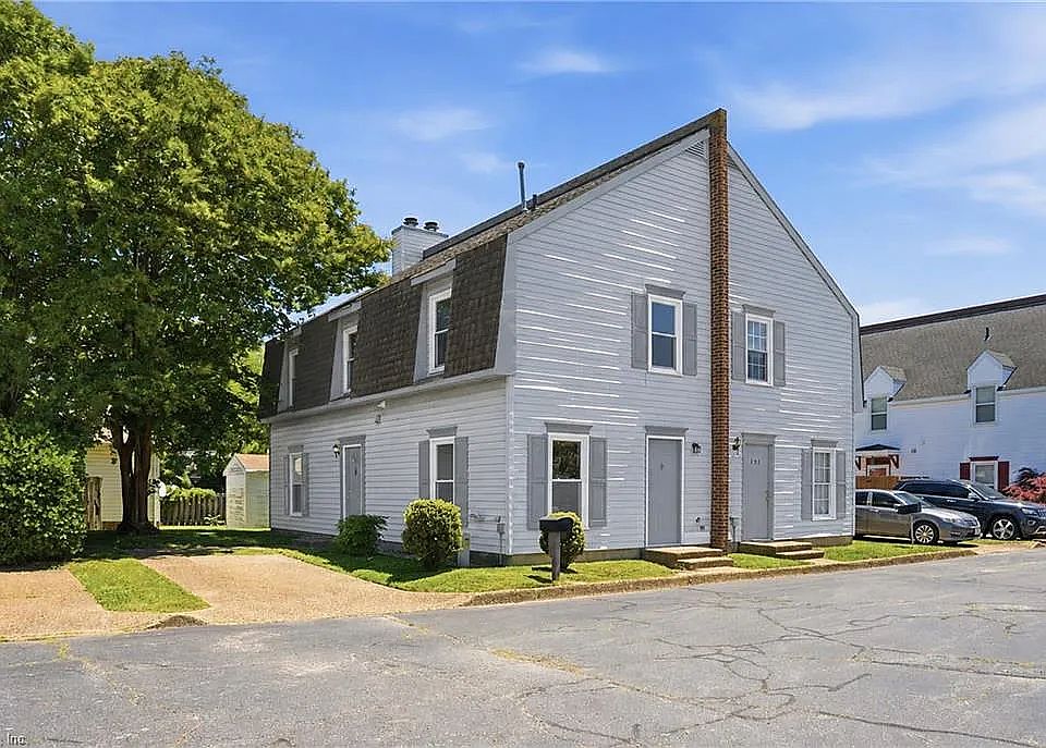 1st image of 294 Eaton St #294