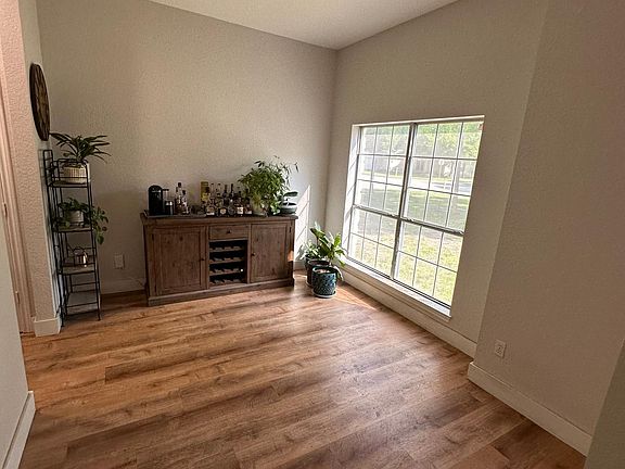 2nd image of 2904 Parker Dr