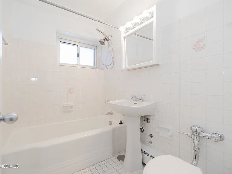 4970 N Marine Dr — Photo 8