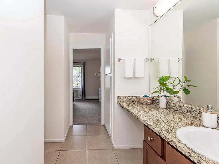 Barrington Lakes Apartments — Photo 18