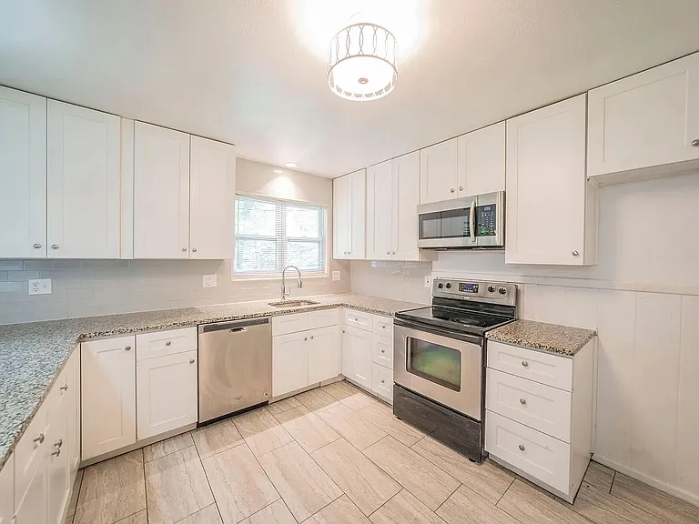 5520 Trail Lake Dr — Photo 3