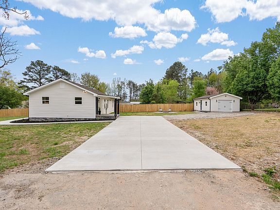 4th image of 924 McAbee Rd