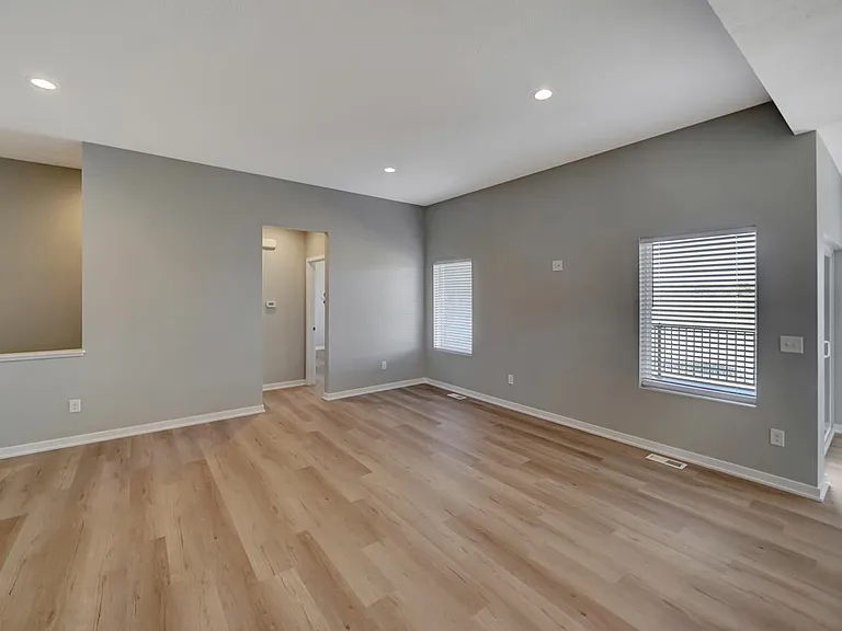 9049 S 42nd St — Photo 10