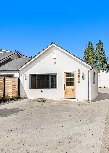 19533 Strathern St #2 Photo 1