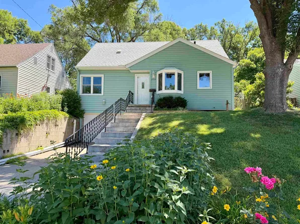2526 S Cecelia St, Sioux City, IA 51106