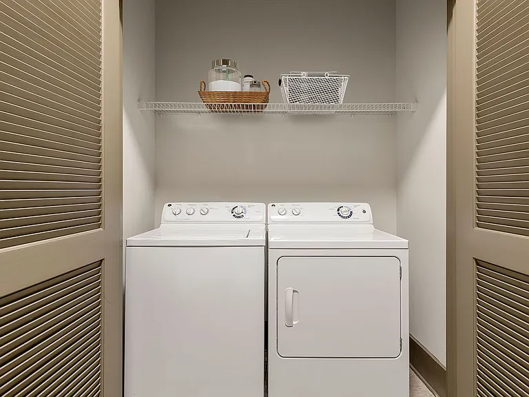 1160 Hammond Washer/Dryer