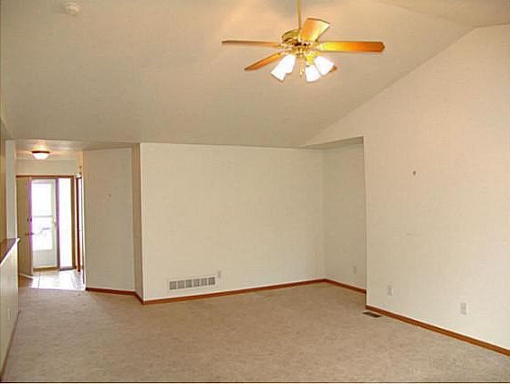 4th image of 830 Elmwood Ct