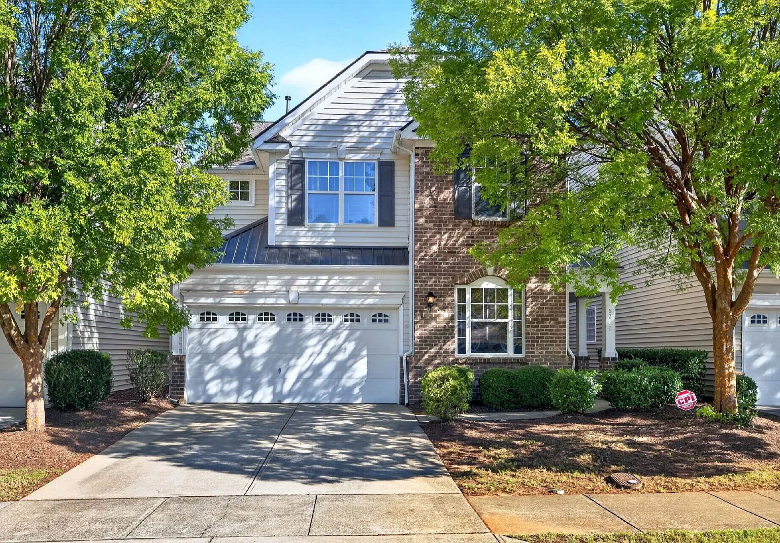 3 bed, 2.5 bath, 1892 sqft, $2,100 — Photo 1