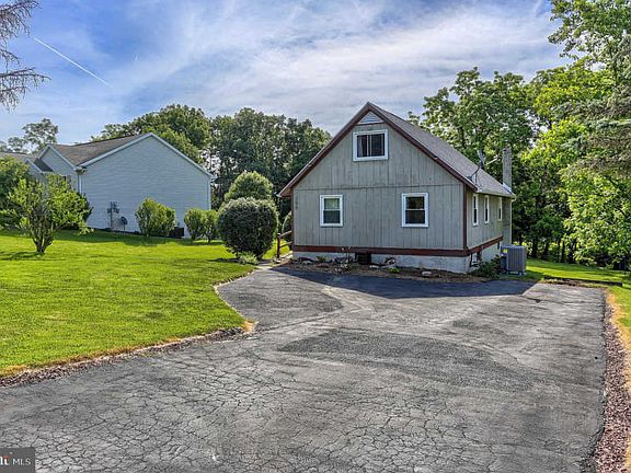 4th image of 296 Lake Meade Dr
