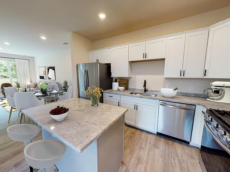 322 Donovan St — Photo 1
