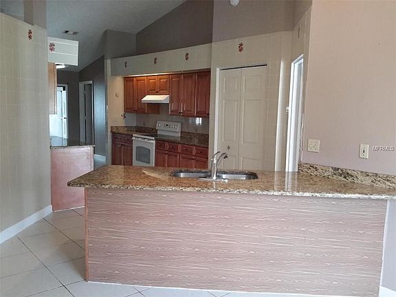 2nd image of 2950 Pineridge Cir