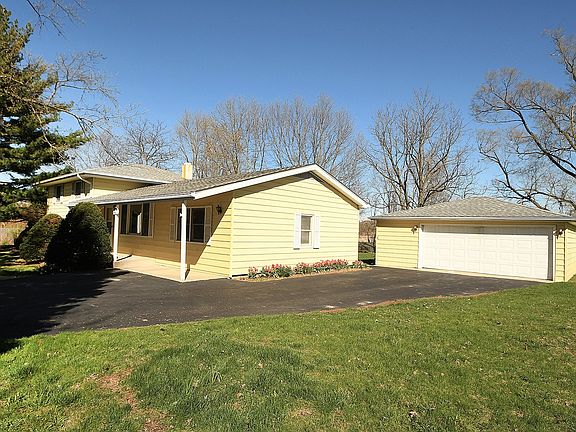 3rd image of 942 Somerset Pl