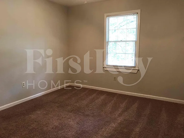 1201 Creekwood Cv — Photo 10