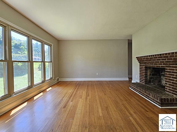 2nd image of 4406 Sunset Dr