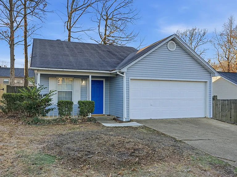 1201 Copper Creek Dr — Photo 2